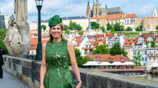 Es “verde Máxima” el vestido de encaje con el que la Reina de Holanda siempre deslumbra