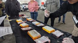 Momento del secuestro de 35 kilos de cocaína. 