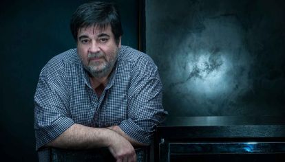 El actor se divide entre proyectos audiovisuales y propuestas teatrales. Manejo de la voz, trabajo con Daulte y sueños.