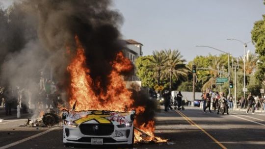 Continúan las protestas en Los Ángeles contra la política migratoria de Donald Trump