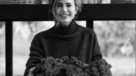 Juliana Awada y el suéter de cuello alto perfecto para el invierno chic y sin esfuerzo