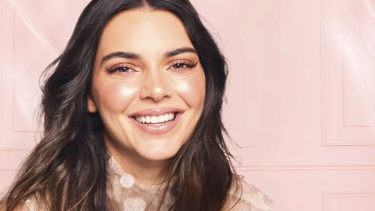 Cómo recrear paso a paso el look glowy de Kendall Jenner 
