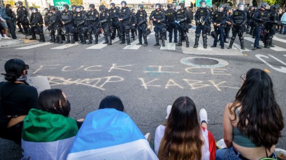 Continúan las protestas en Los Ángeles contra la política migratoria de Donald Trump