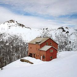 6 refugios de montaña para disfrutar el invierno antes de las vacaciones.