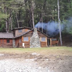 6 refugios de montaña para disfrutar el invierno antes de las vacaciones.