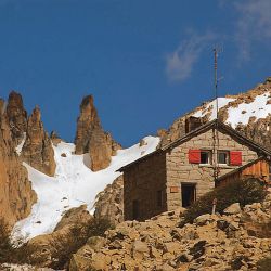 6 refugios de montaña para disfrutar el invierno antes de las vacaciones.