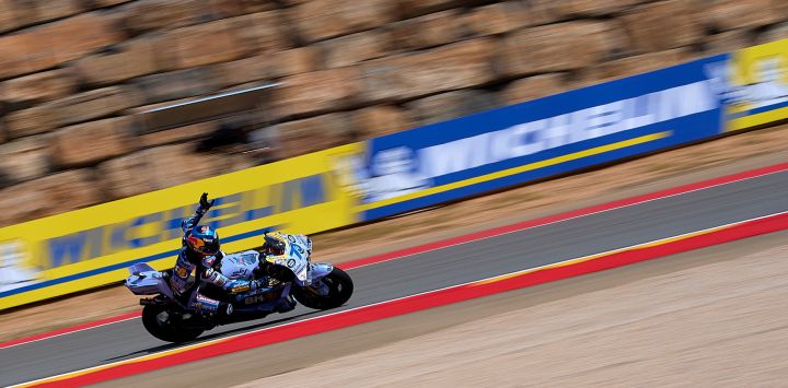 Imagen de Alex Márquez de BK8 Gresini Racing MotoGP durante la carrera Esprint del Gran Premio de Aragón de MotoGp, en el circuito de Motorland Aragón, en Alcañiz, España.