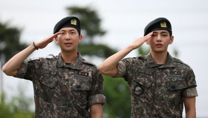 RM y V de BTS fueron dados de baja del ejército surcoreano tras completar el servicio obligatorio