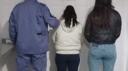 La mujer fue detenida tras esconderse en un baño. 