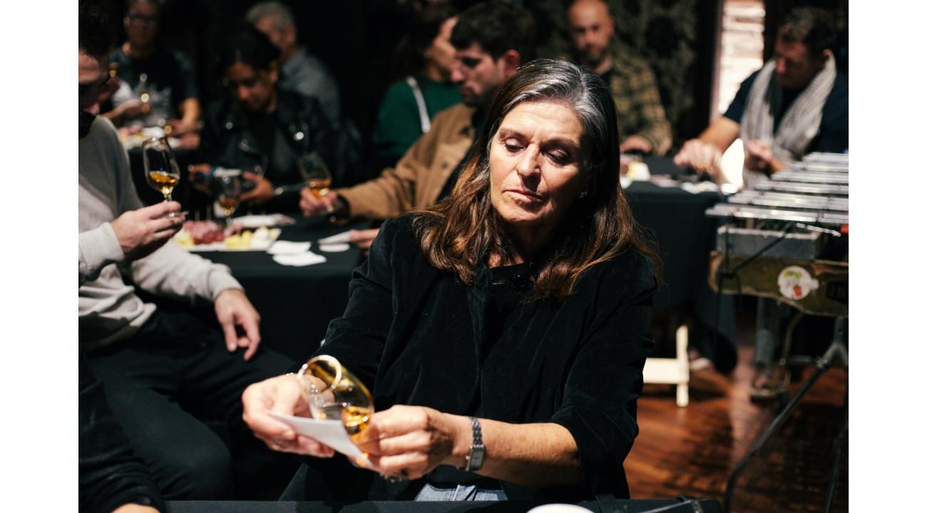 “El primer sorbo: cómo empezar a tomar whisky (y no rendirse en el intento)”