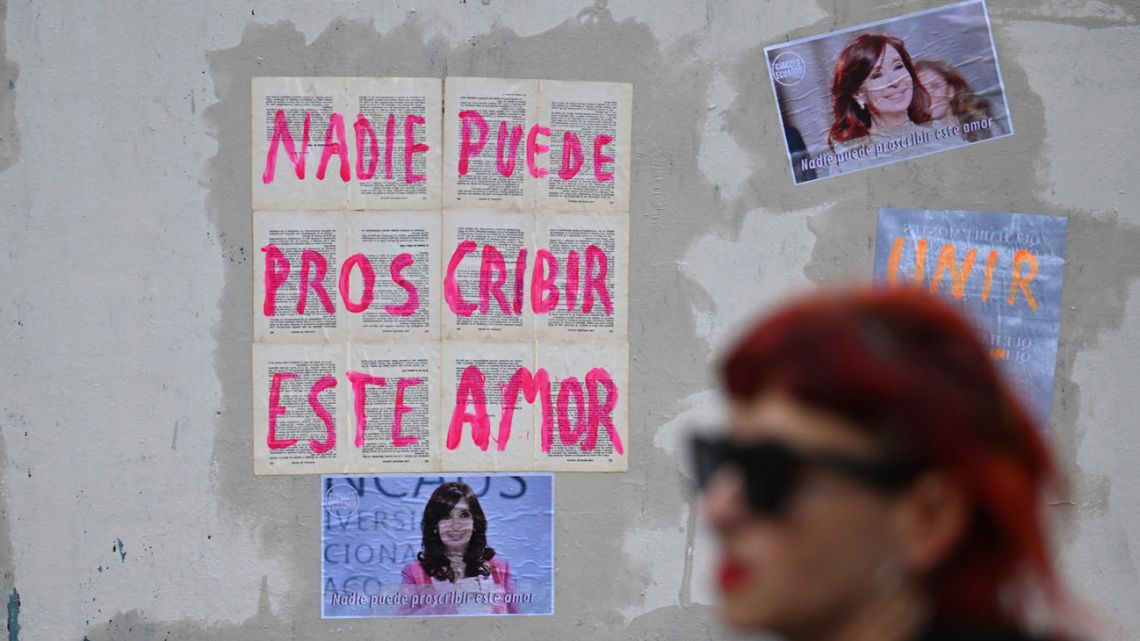 A woman walks past a wall with messages in support of former president Cristina Fernández de Kirchner in Buenos Aires on June 11, 2025. 
