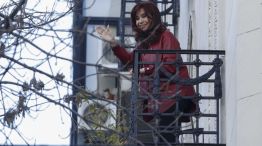 La ex presidenta Cristina Fernandez de Kirchner, saludó nuevamente a la militancia 20250612