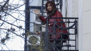 La ex presidenta Cristina Fernandez de Kirchner, saludó nuevamente a la militancia 20250612