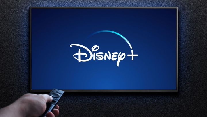 Disney revela el elenco de la próxima serie de suspenso "GoldLand"