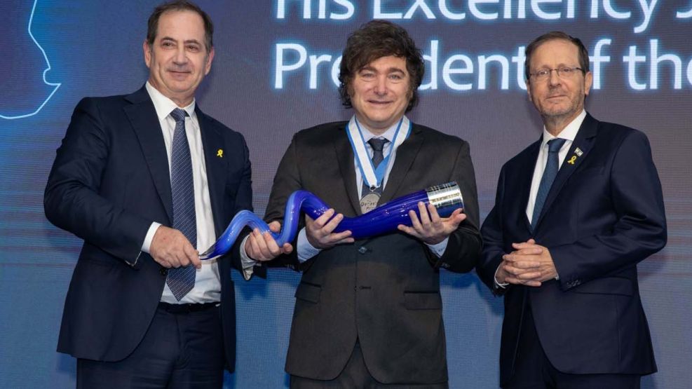 Milei recibió el Premio Génesis20250612