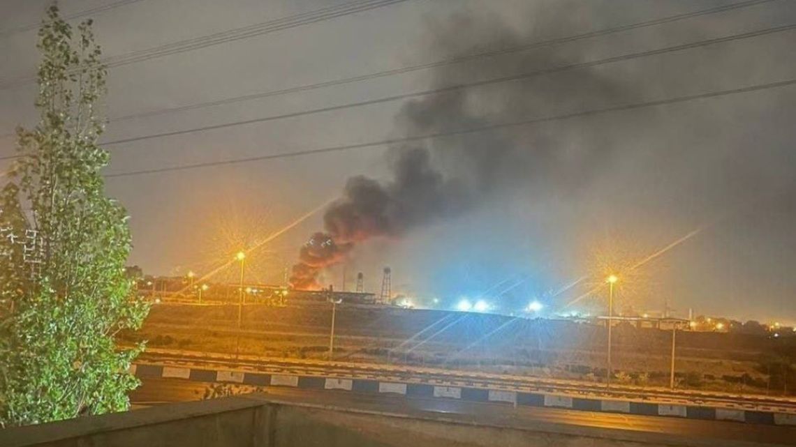 Israel lanzó "ataque preventivo" contra Irán: EEUU no está implicado y el petróleo subió hasta 6%