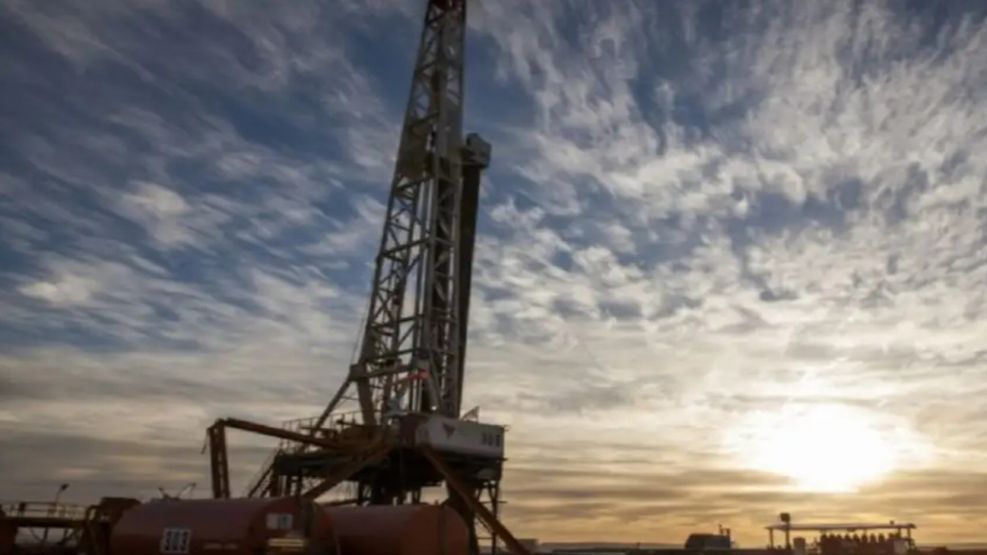 Cierre de mercados: por qué la bolsa argentina cayó pese a la suba internacional del crudo
