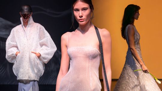 Burstin Emm & Val presentan su colección bridal que fusiona moda, arte y tecnología