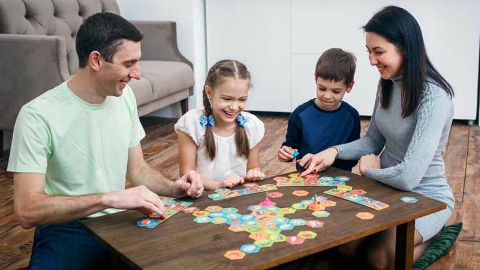 140625_familia_padres_hijos_shutterstock_g
