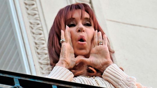 150625_cristina_fernandez_kirchner_cfk_balcon_afp_g