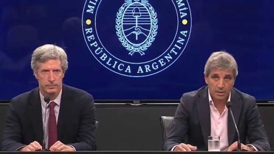 Triple waiver, bonos y tensión: el plan económico bajo presión