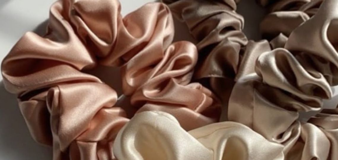 Fiebre por los scrunchies: la tendencia de los 70, 90 y 2000 que cuida el pelo con estilo