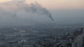 Irán ataca Tel Aviv tras los ataques israelíes nocturnos en Teherán en el cuarto día del conflicto