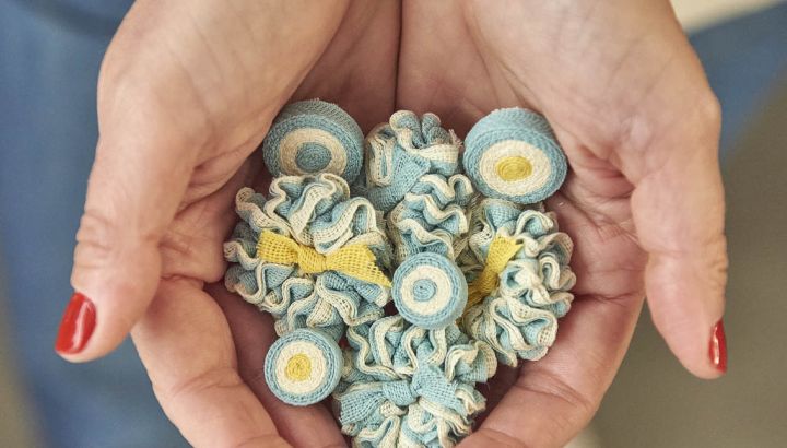 Cómo se reinventa la escarapela: diseño argentino, símbolos patrios y accesorios con sentido