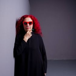 Renata Schussheim, enigmática y multifacética, presentará su obra en la Feria Arte Pequeño Formato en el MARQ del 27 al 29 de junio.