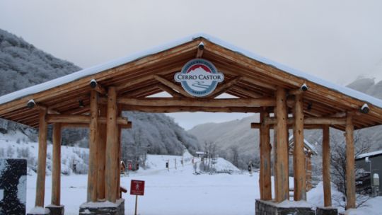 Cerro Castor con nieve hasta la base y nueva telesilla para el inicio de la temporada el 27 de junio
