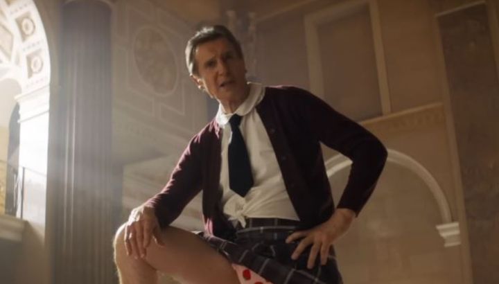 Lanzan el trailer oficial de "The Naked Gun" con Liam Neeson y Pamela Anderson 