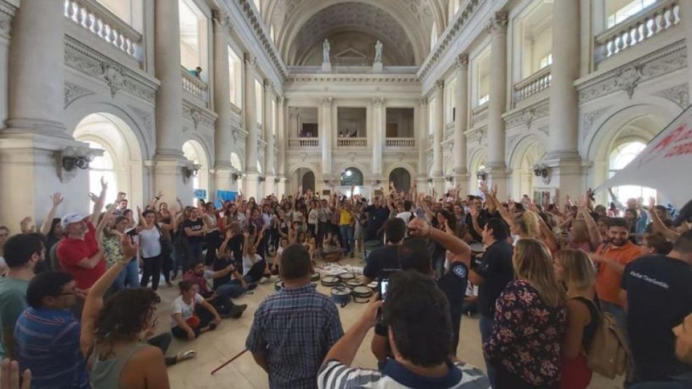 La lucha de todas y todos los judiciales logró que el TSJ realice una propuesta de equiparación con la justicia federal. Se evaluará en la Asamblea General Extraordinaria