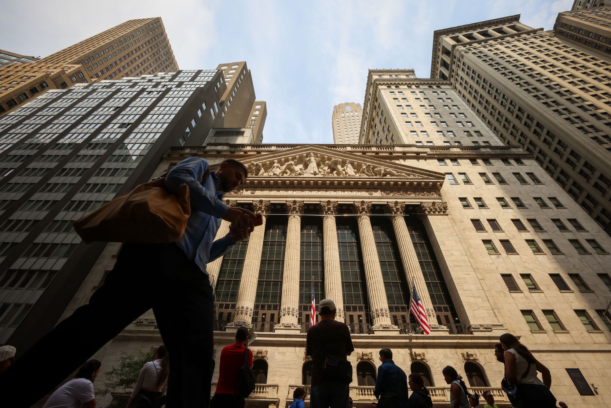 Traders At The New York Stock Exchange As Stocks Trim Declines With Oil Traders On Edge