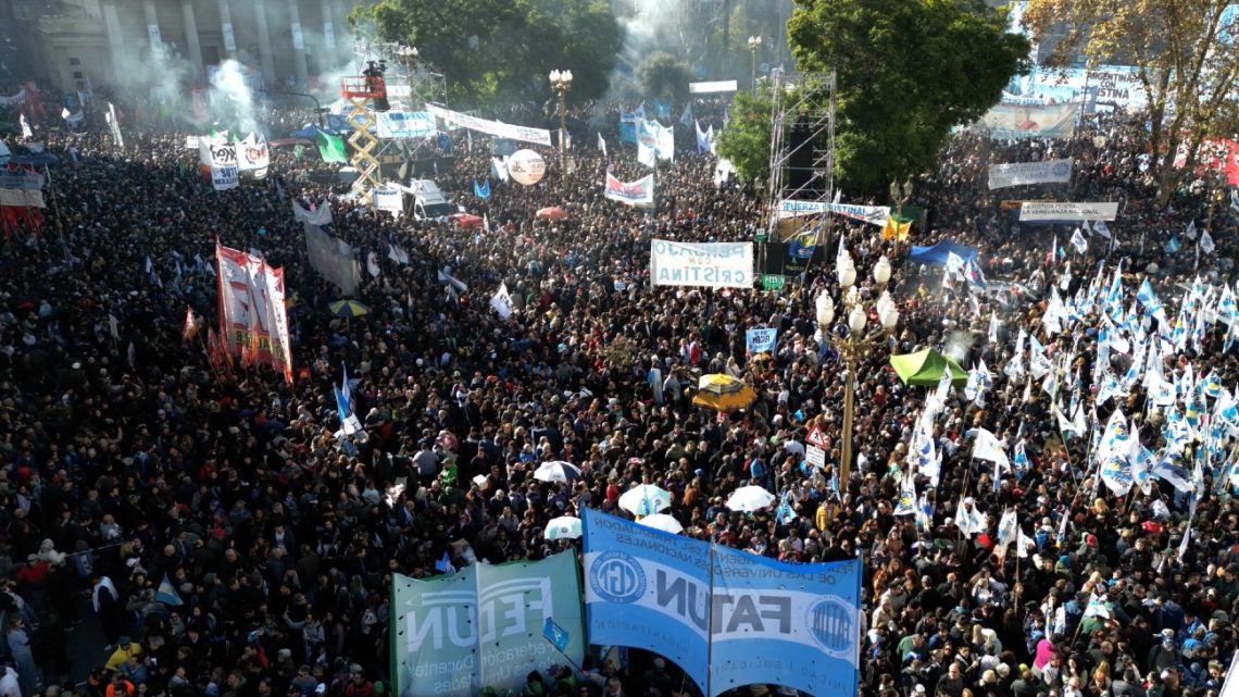 'Cristinazo' in the Plaza de Mayo.