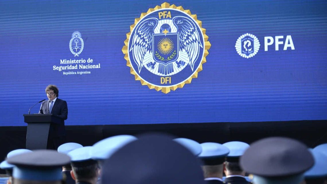 President Javier Milei announces changes to the Federal Police force.