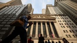 Traders At The New York Stock Exchange As Stocks Trim Declines With Oil Traders On Edge