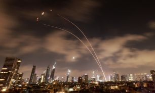Sistemas de defensa aérea israelíes se activaron para interceptar misiles iraníes en Tel Aviv 20250617