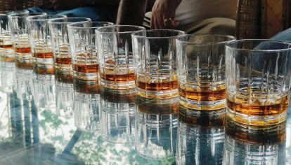 Si alguna vez tuviste dificultades para controlar tu consumo de alcohol o retomaste sin saber bien por qué, es posible que tu cerebro se haya vuelto adicto. Estos son siete signos que podrían indicarlo, según un psicólogo especializado en adicciones.