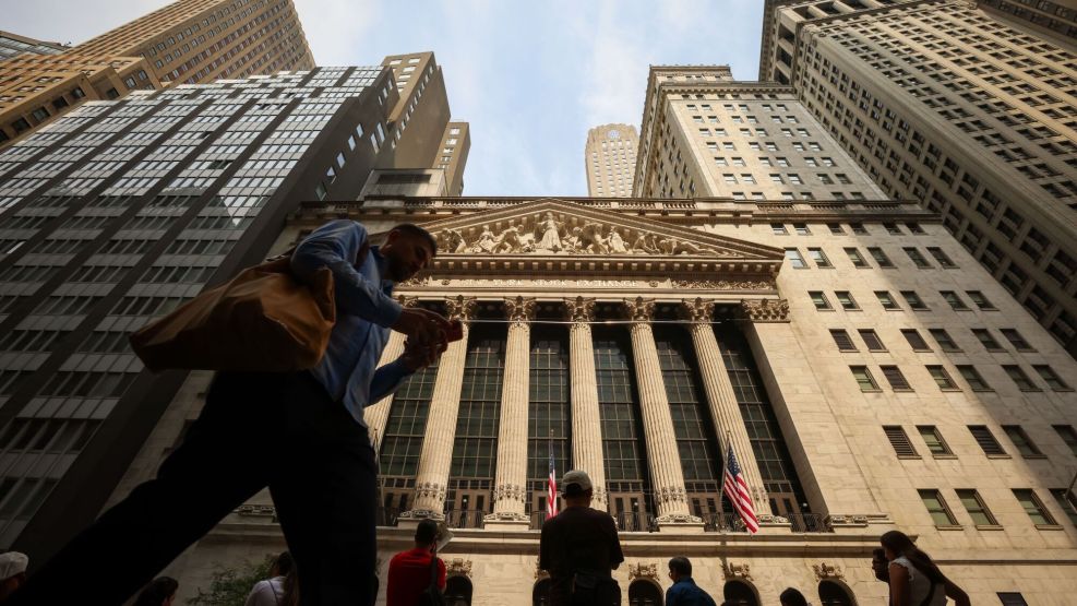 Traders At The New York Stock Exchange As Stocks Trim Declines With Oil Traders On Edge