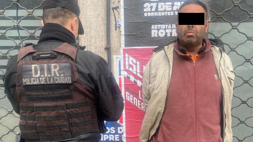 Simulaba ser un indigente, y era un delincuente prófugo.