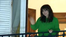 Cristina Fernandez de Kirchner saliendo al balcon 20250619