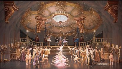 Como director, el ex bailarín volvió a poner al Teatro en lo más alto. El Ballet Estable, entre los mejores del mundo. Visitas guiadas, tienda comercial y localidades agotadas en todas sus funciones. 