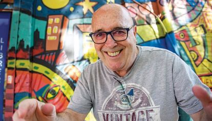 Periodista, escritor, guionista y productor de televisión, creador de grandes éxitos, acaba de publicar su más reciente novela.
