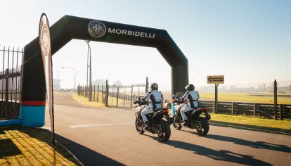 La marca italiana desembarcó en nuestro país con cinco modelos: un scooter de 150 cc, una on-off de 250 cc, dos naked de 300 y 500 cc y una moderna trail de 1.000 cc. Equipamiento, fichas técnicas y precios.
