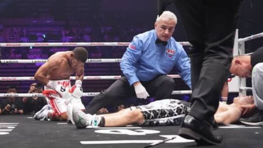 El boxeador de 24 años firmó su 28° triunfo consecutivo.