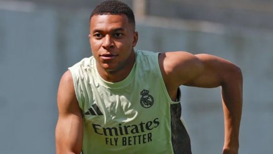 Mbappé fue internado por un cuadro viral y es duda para el próximo partido del Real Madrid