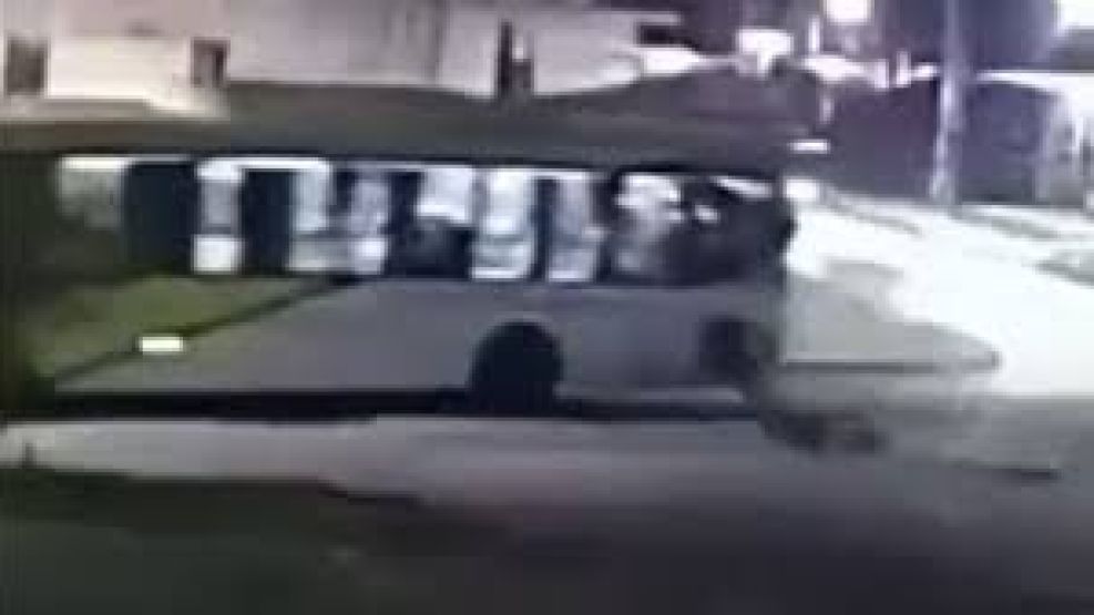 Pasajero cayó por la ventana de un colectivo.