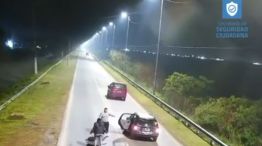 Escape de una mujer en un auto 