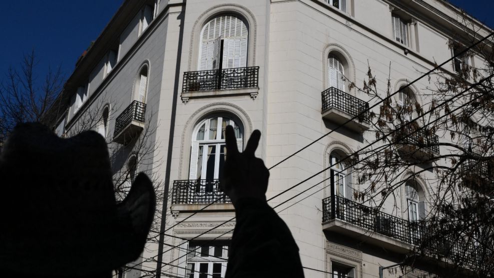 20250620 La Policia Federal monto un vallado frente al domicilio de la ex presidenta Cristina Fernández de Kirchner