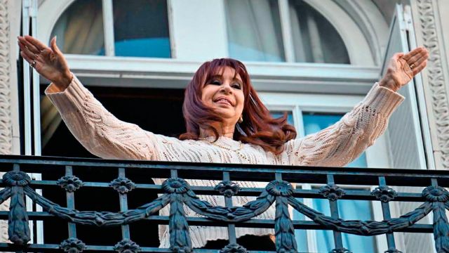 210625_cristina_fernandez_kirchner_balcon_afp_g